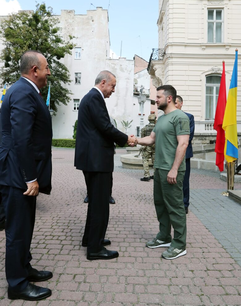 Владимир Зеленский встречается во Львове с президентом Турции. Будут обсуждать экспорт зерна и войну с россией.