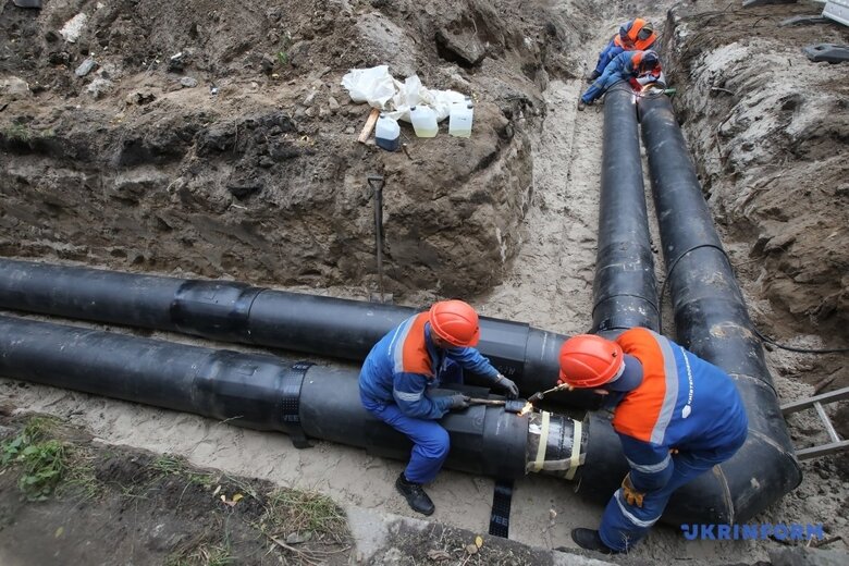 Власти США передали трубы и трубопроводную арматуру для восстановления централизованного теплоснабжения более 20 тысяч жителей Киева.