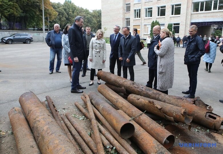 Влада США передала труби та трубопровідну арматуру для відновлення централізованого теплопостачання більш ніж 20 тисячам мешканцям Києва.