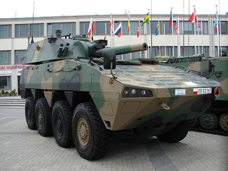 Украина получит от Польши в рамках оказания военной помощи новые БТР Rosomak, 120-мм минометы Rak и танки PT-91. Рассказываем, что это такое