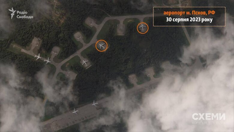 В ночь на 30 августа в районе псковского аэродрома раздались взрывы в районе аэродрома Кресты. На снимках можно заметить повреждения, получившие как минимум два самолета типа Ил-76.