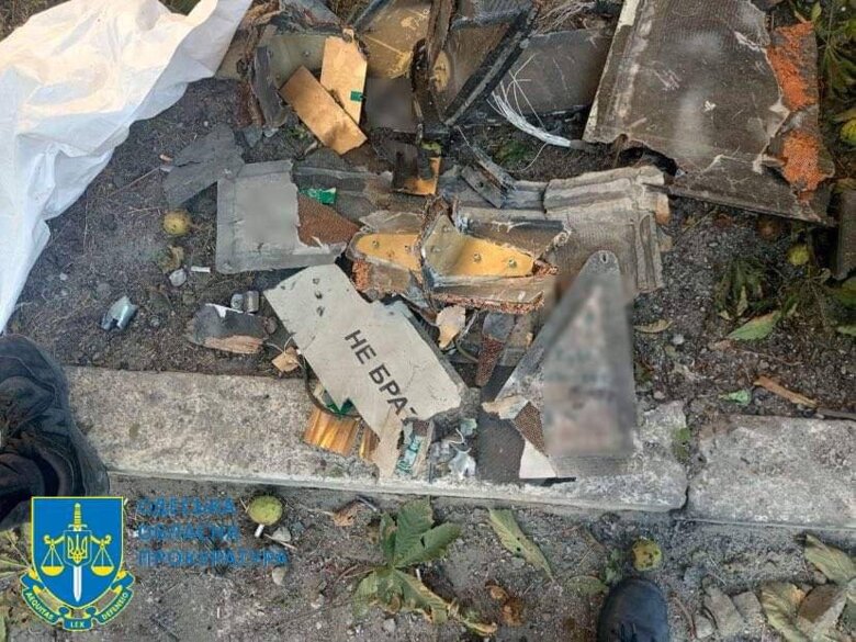 Внаслідок атаки на Одеську область постраждали 7 людей, двоє у тяжкому стані. Прокуратура показала фото наслідків атаки.