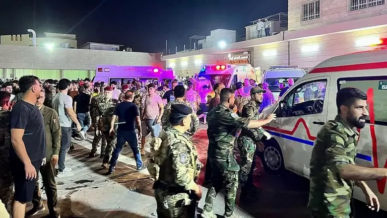В Ираке на свадьбе начался пожар из-за запуска фейерверка. По предварительной информации, больше 100 человек погибли и 150 были ранены.
