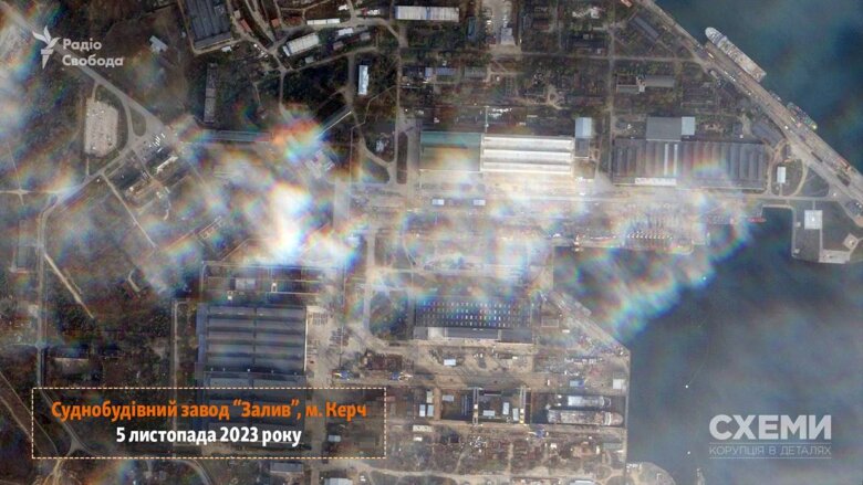 У мережі оприлюднили супутникові знімки, на яких можна побачити, який вигляд зараз мають завод і корабель у Керчі в тимчасово окупованому Криму, по яких 4 листопада вдарили Збройні сили України.