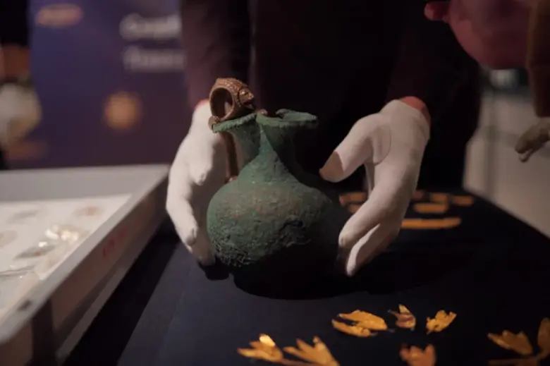 В киевском музее представили отдельные артефакты коллекции скифского золота, которую вчера вернули в Украину