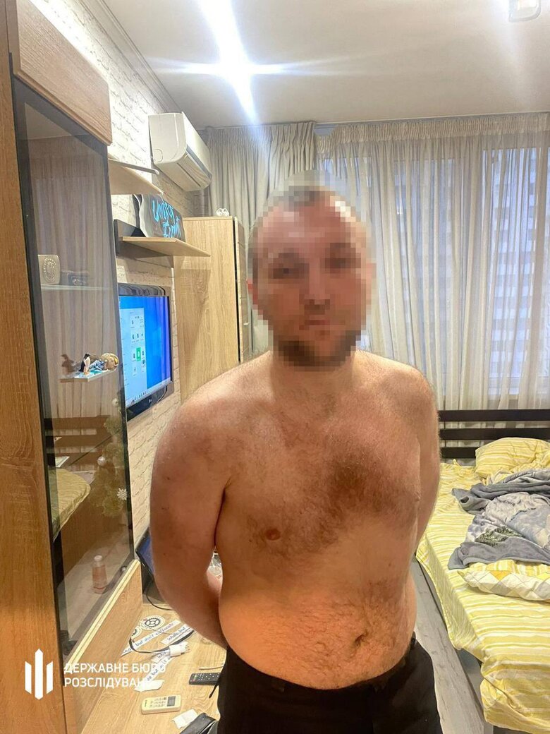 Правоохранители задержали Романа Гринкевича, учасника схемы поставки некачественной одежды ВСУ, в Одессе. Он готовился выехать за границу.
