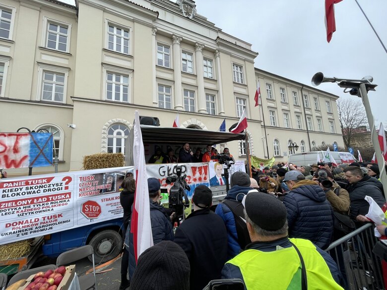 Загальнонаціональний страйк фермерів у Польщі розпочався сьогодні. Участь планують взяти близько 70 тисяч людей.