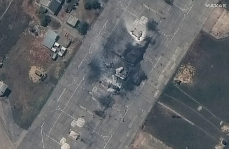 На нових супутникових знімках видно, що на аеродромі Бельбек знищено два МіГ-31 та винищувач Су-27. Крім того, пошкоджено винищувач МіГ-29.
