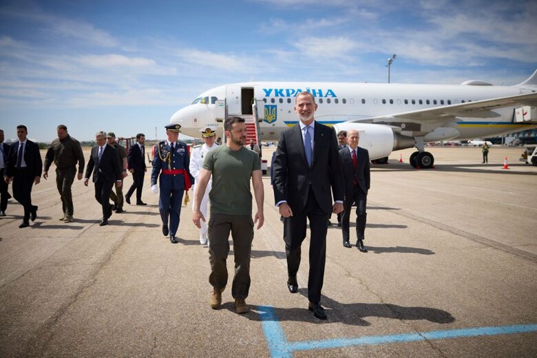 Президент Украины Владимир Зеленский в понедельник, 27 мая, прибыл с рабочим визитом в испанский Мадрид.