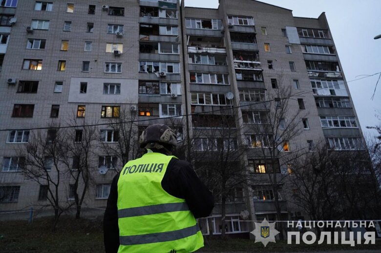 У Сумах двоє загиблих та 12 поранених внаслідок масованої атаки дронів. У місті проводяться пошуково-рятувальні та аварійно-відновлювальні роботи.