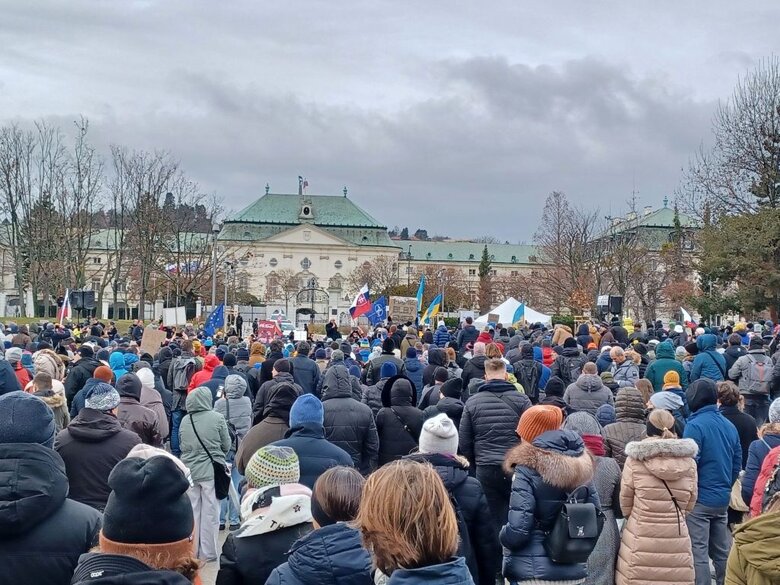 В понедельник, 23 декабря, в Братиславе прошла акция протеста в ответ на визит премьер-министра страны Роберта Фицо в Москву.