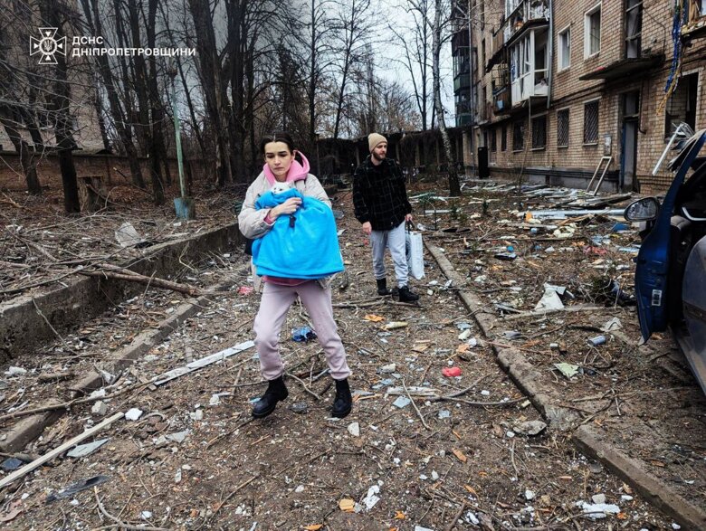 В Кривом Роге четверо погибших и семеро раненых в результате ракетной атаки. Президент Владимир Зеленский прокомментировал обстрел.