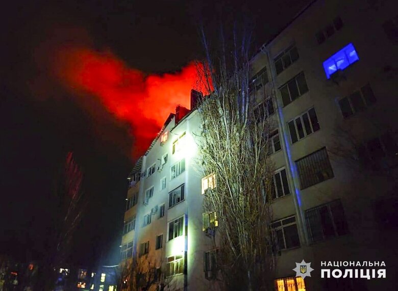 В Николаеве и Сумах в результате ночной атаки дронов повреждены жилые дома и инфраструктура. Фото и подробности атаки.