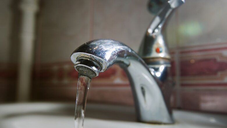 Горячая вода летом в Киеве. Власти отрицают информацию об отключении, перебои возможны только в случае аварии или планового ремонта.