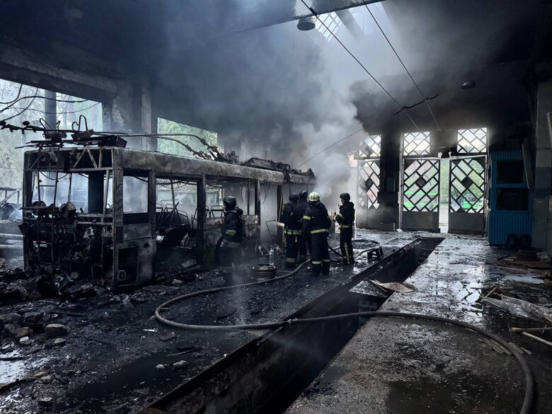 В Харькове дроны ударили по депо, где проходят ремонт и обслуживания троллейбусы. Фото последствий атаки.