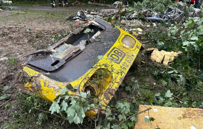 Поблизу нiмецького міста Рідлінген сталася залізнична аварія – пасажирський поїзд зійшов з рейок. Загинули щонайменше троє людей, понад 30 отримали поранення.