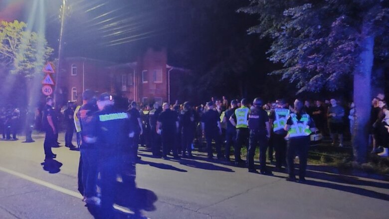 Вечером 1 августа возле Центрального стадиона Винницы возник масштабный конфликт между местными жителями и ТЦК. На месте начались стычки.