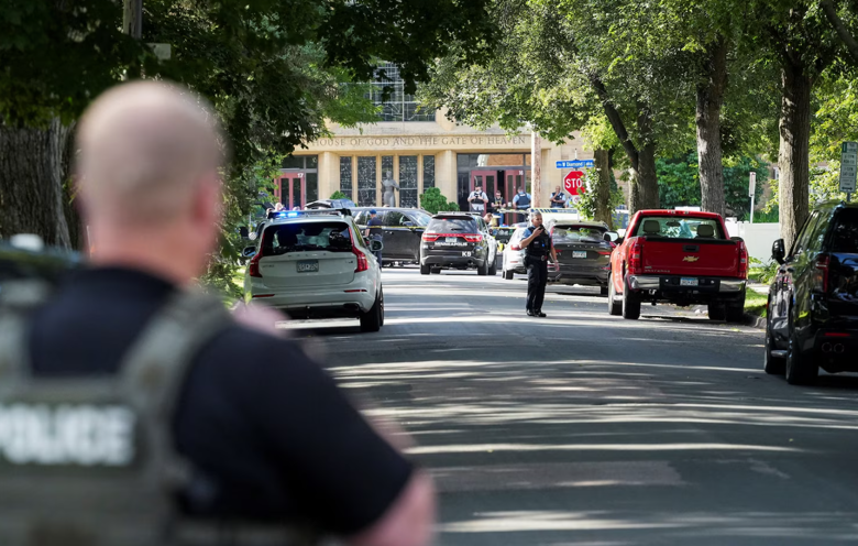 В одній зі шкіл американського міста Міннеаполіс (штат Міннесота) сталася стрілянина. Загинули двоє дітей, ще 17 людей зазнали поранень.