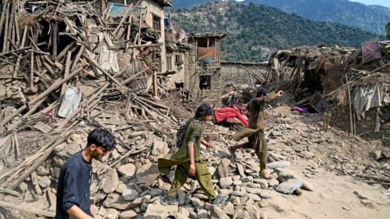 Мощное землетрясение магнитудой 6,3 произошло вблизи Мазари-Шарифа на севере Афганистана. Известно о не менее 20 погибших, более 320 раненых и разрушении Голубой мечети.