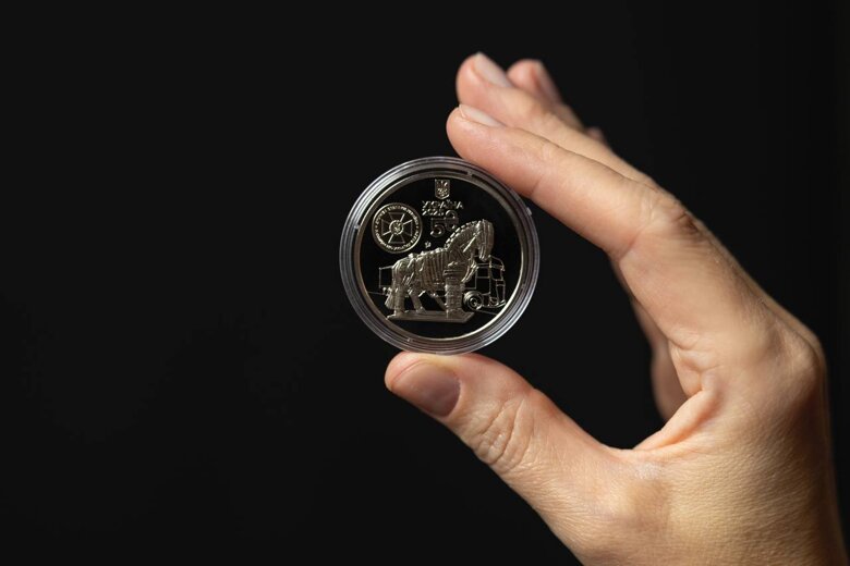 Нацбанк ввел в оборот памятную монету из нейзильбера, посвященную деятельности Службы безопасности Украины и ее спецоперации Паутина.