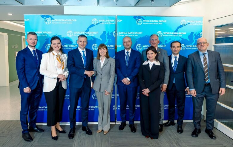 Слово и дело рассказывает о том, какие требования предъявляет МВФ к Украине и как правительство пытается их выполнить.