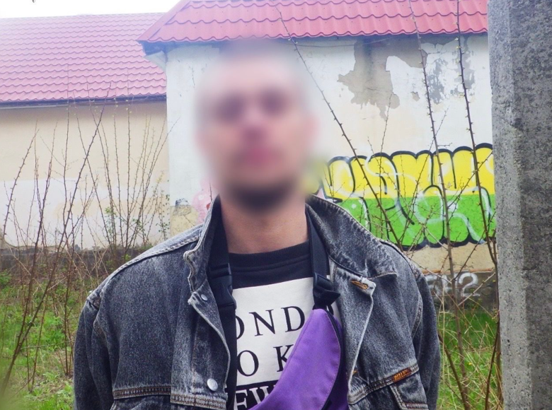 У Дніпровському районі Києва 31-річний чоловік напідпитку ходив вулицею та наставляв на прохожих людей зброю. Йому повідомили про підозру в хуліганстві.