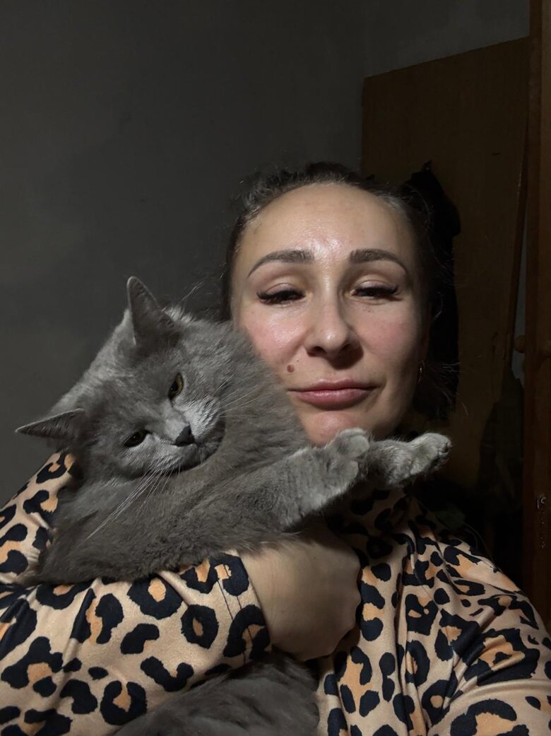 Командирка взводу зв'язку Харлі Квін розповідає в інтерв'ю Слово і діло про головну проблему з навчальними центрами, технологічну мінливість війни та труднощі з оплатою терміналів Starlink.