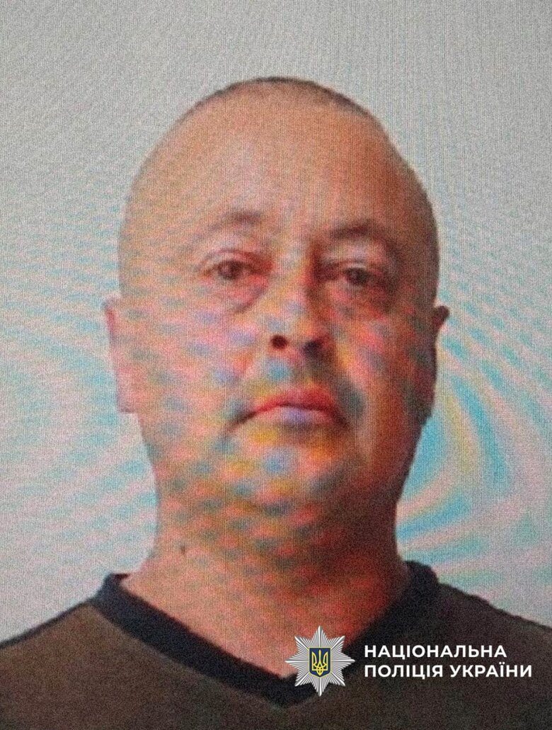 У Чернівецькій області чоловік під час слідчих дій відкрив вогонь із мисливської рушниці по поліцейських. Двоє правоохоронців отримали поранення.