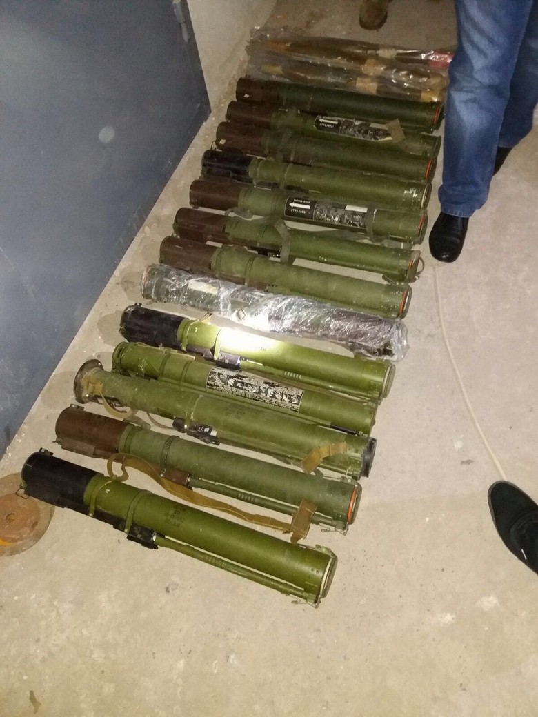 Генеральна прокуратура виявила на базі полку Дніпро-1 рекордний арсенал зброї, що був незаконно вивезений із зони АТО.