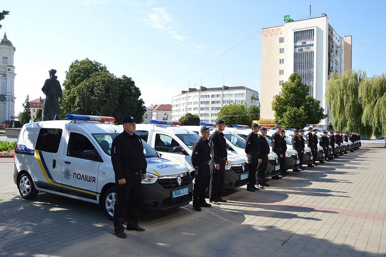 Министр внутренних дел Украины Арсен Аваков заявил, что на Волыни вышли на дежурство 508 служащих групп быстрого реагирования.