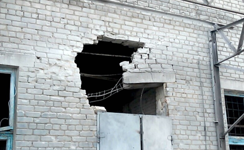 В результаті нічних обстрілів проросійськими сепаратистами Мар'їнки було пошкоджено житловий будинок та інші споруди.