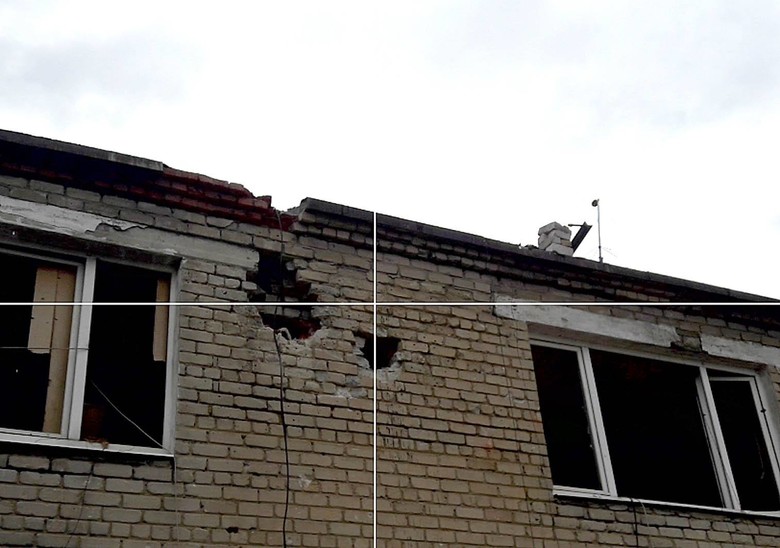 В результаті нічних обстрілів проросійськими сепаратистами Мар'їнки було пошкоджено житловий будинок та інші споруди.