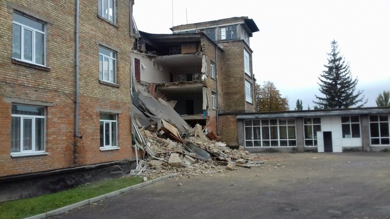 Городской совет Василькова перед началом учебного года выделил 9,5 млн гривен на ремонт школы №6, где обвалилась стена.