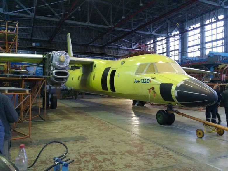 При изготовлении Ан-132 используются канадские двигатели Pratt & Whitney по желанию заказчика. Самолет имеет все шансы пойти в серийное производство.