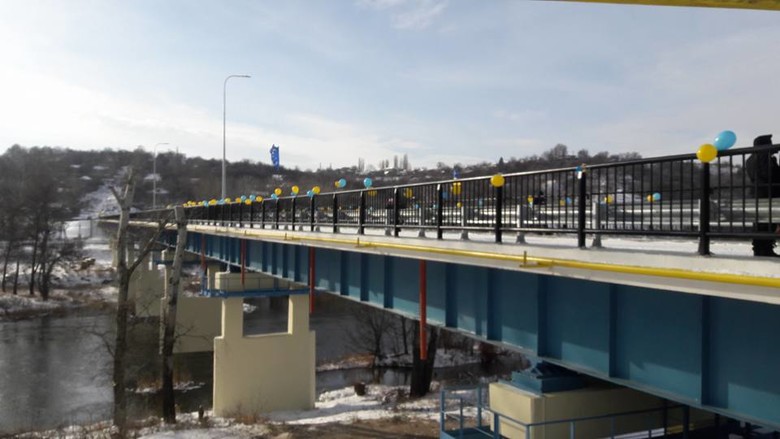 На восстановление моста всего было потрачено около 1,5 млн евро, в том числе почти 100 тыс. – из бюджета Северодонецка.
