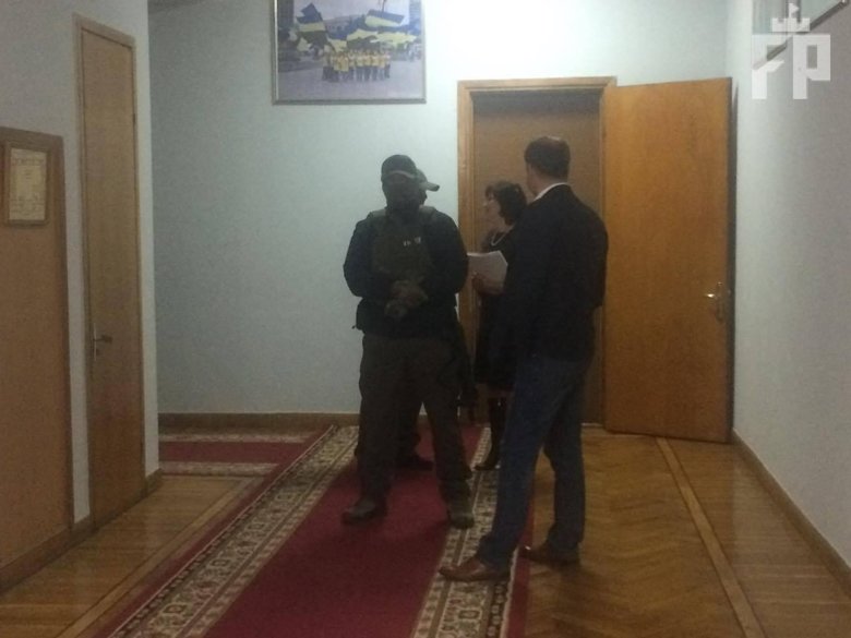 В Запорожской облгосадминистрации сообщают об обысках, которые проводят сотрудники Антикоррупционного бюро.