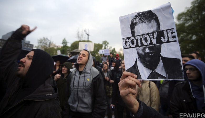 В 15 городах Сербии третий день продолжаются массовые протесты против избрания президентом премьер-министра страны Александра Вучича.