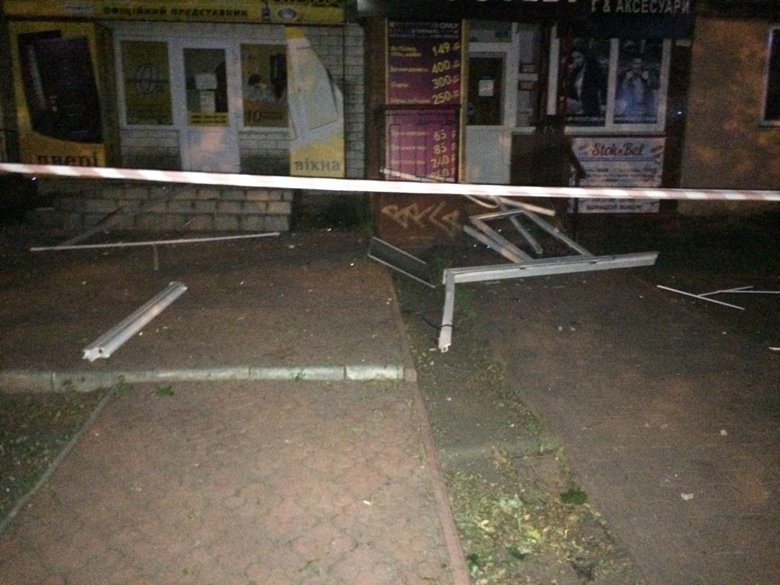 Под Киевом в городе Вышгород в жилом доме вечером воскресенья 4 июня произошел взрыв, есть пострадавшие.