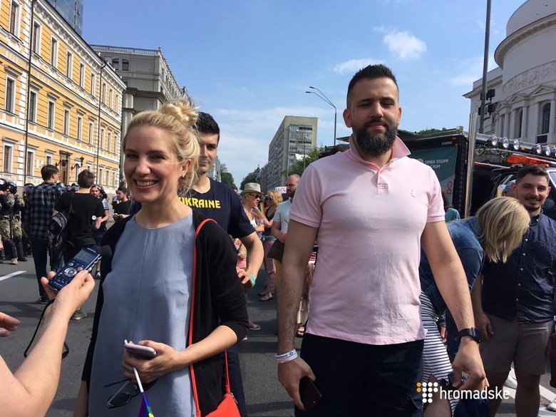 Нацполиция сообщает о примерно 2,5 тысяч участников Марша равенства, который проходит в центре Киева.