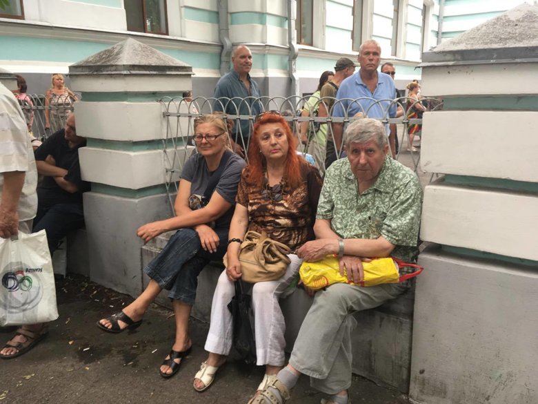 Волонтер Леся Литвинова розповіла про мітинги проти медреформи, які проходили під будівлями МОЗ і парламенту.