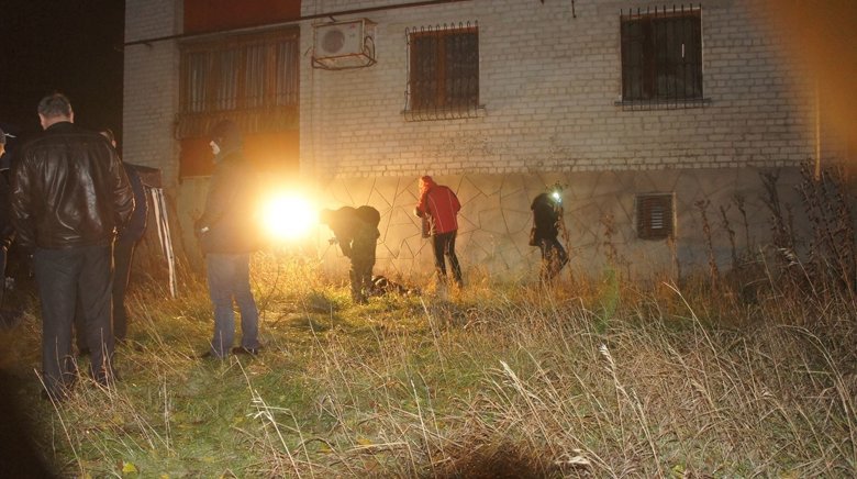 На місці вбивства депутата міськради Сєверодонецька працює слідчо-оперативна група, кінологи, експерти-криміналісти