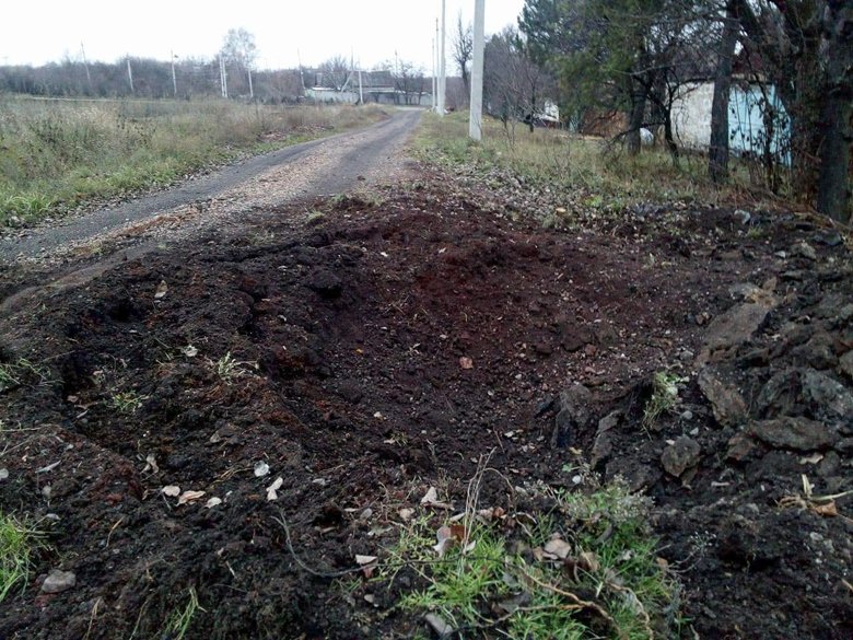 Губернатор Донецкой области Жебривский показал последствия обстрела Градом боевиков Бахмутки.