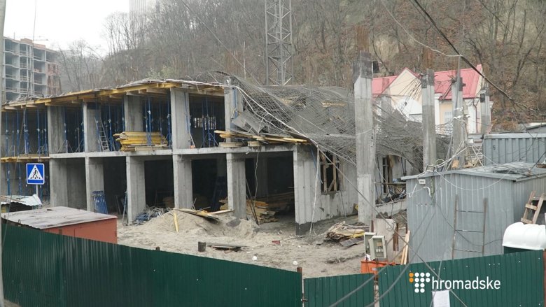 На столичной Воздвиженке 18 ноября обрушилось перекрытие недостроенного объекта компании «Укрбуд».