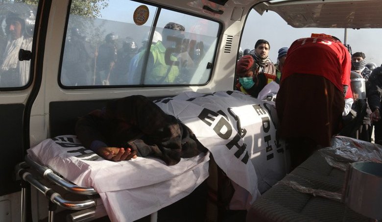 У суботу, 25 листопада, в столиці Пакистану Ісламабаді поліція застосувала сльозогінний газ і водомети під час зіткнень з релігійними активістами.