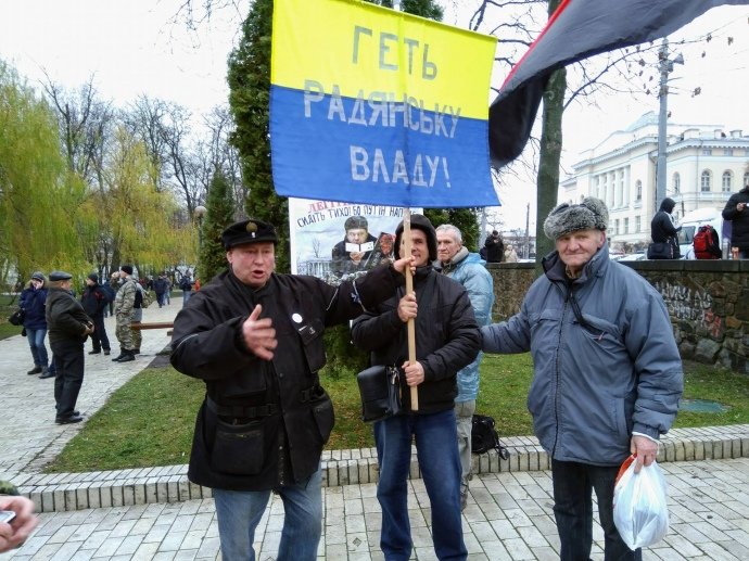 У столичному парку Шевченка збираються учасники маршу за імпічмент, який пройде по вулиці Володимирській до парламенту.
