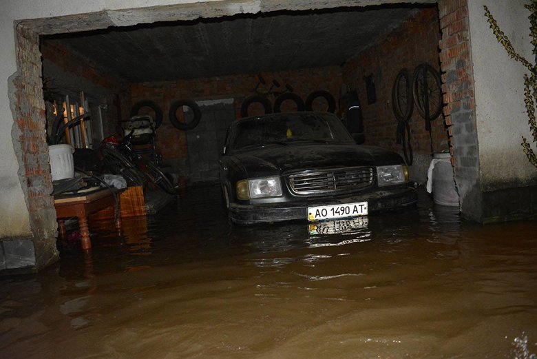 Через повінь на Закарпатті 17 грудня сталося підтоплення майже 1000 домогосподарств, пошкоджені мости, евакуйовані 170 жителів.