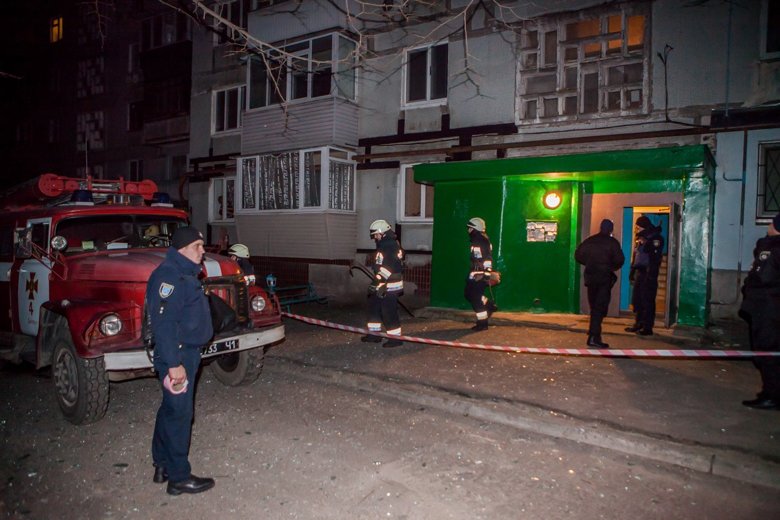 В Днепре 24 декабря пострадала сотрудник полиции в результате взрыва неизвестного предмета в ее квартире.