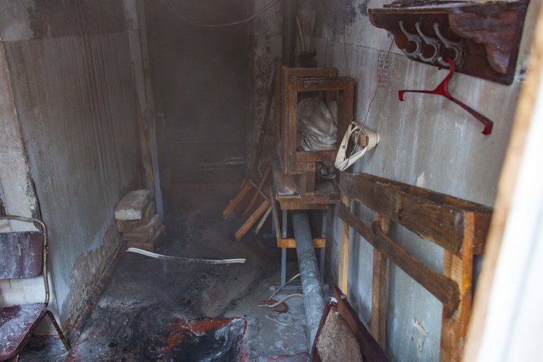 У п'ятницю, 30 березня, в середній школі номер 20 у Дніпрі спалахнула пожежа, через що будівлю заволокло їдким димом.