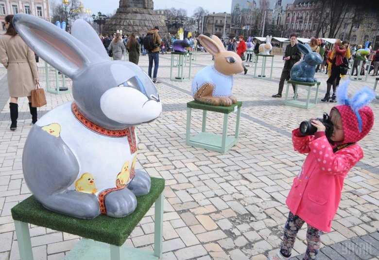 В Киеве на Софийской площадив пятницу, 6 апреля, стартовал VIII Всеукраинский фестиваль писанок.