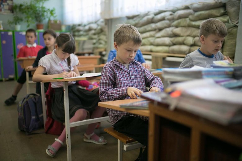 На Донбасі за останні чотири роки в результаті бойових дій були пошкоджені або зруйновані понад 700 шкіл.